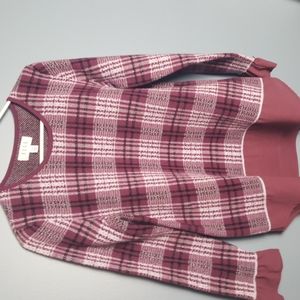 ELLE Pullover Ladie's sweater. Size M.  Knit fabric.